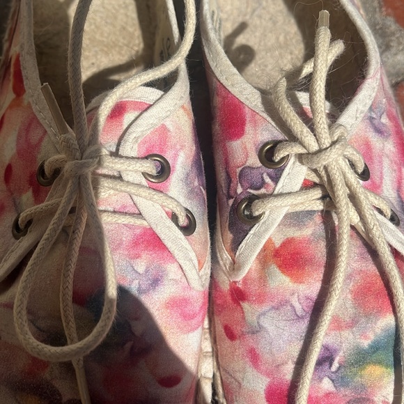 Soludos Shoes - Picture 4 of 12